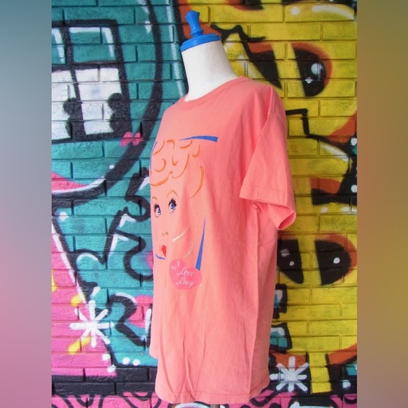 Vintage 1997 MGM Grand I Love Lucy Pink Embroidered Shirt - Picture 5 of 6